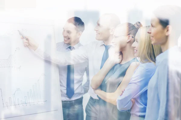 Business team with flip board having discussion — Stock Photo, Image