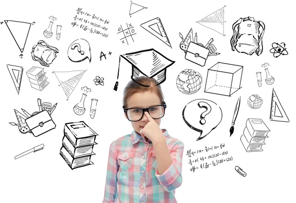 Niña feliz en gafas graduadas — Foto de Stock