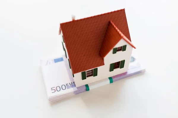 Close up of home or house model and money — Stock Photo, Image