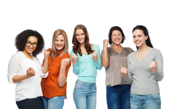 Grupp glada olika kvinnor firar seger — Stockfoto
