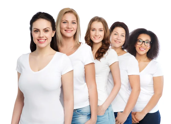Skupina šťastných různých žen v bílých tričkách Royalty Free Stock Obrázky