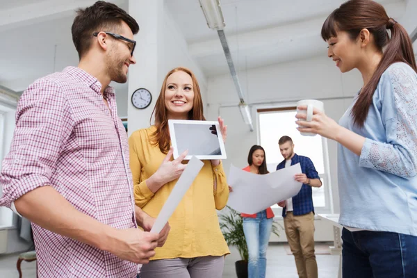Creative team with tablet pc talking at office — Stock Photo, Image