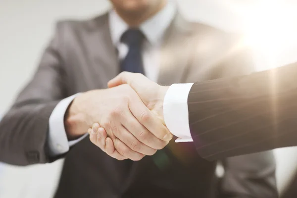 Two businessmen shaking hands in office — Stock Photo, Image