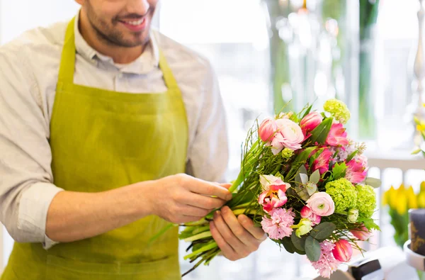 Close up of florist man with bunch at flower shop — Stock Photo, Image