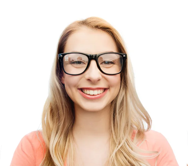 Mujer joven feliz o adolescente en gafas graduadas —  Fotos de Stock