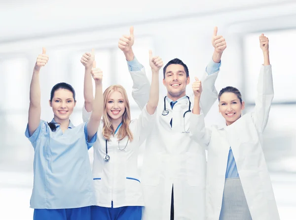 Equipo profesional joven o grupo de médicos — Foto de Stock