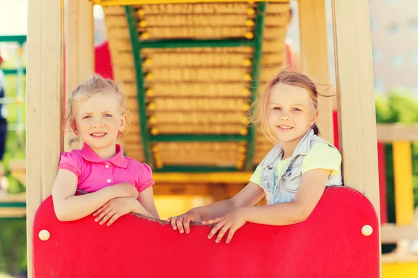 Niños felices en el parque infantil —  Fotos de Stock