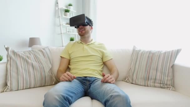 Man in virtual reality headset playing game — Stock Video