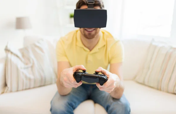 Close up de homem em realidade virtual headset jogar — Fotografia de Stock