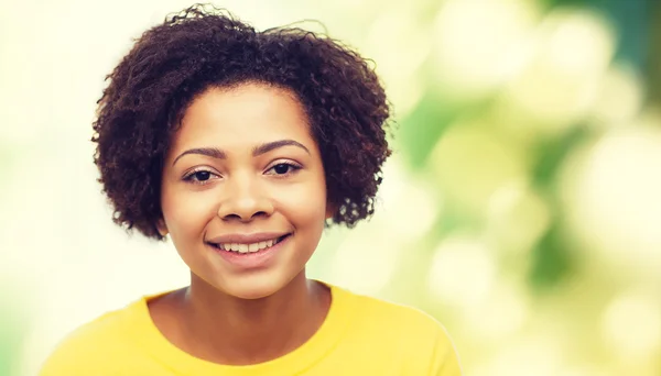 Πρόσωπο ευτυχισμένη αφροαμερικάνων νεαρή γυναίκα — Φωτογραφία Αρχείου