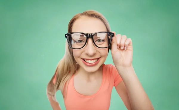 Mujer joven feliz o adolescente en gafas graduadas —  Fotos de Stock