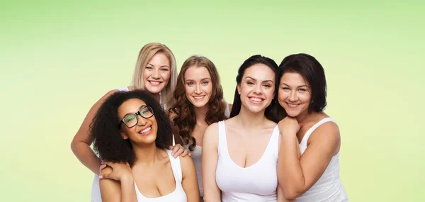 Grupo de mujeres felices diferentes en ropa interior blanca — Foto de Stock