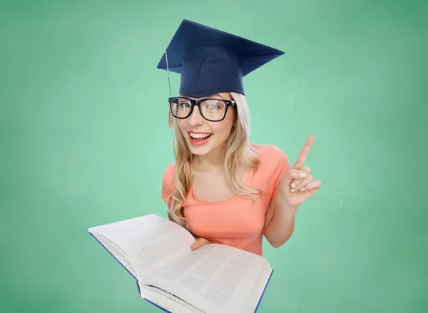 Studentské žena v hlavě s encyklopedie — Stock fotografie