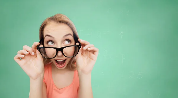 Mujer joven feliz o adolescente en gafas graduadas —  Fotos de Stock