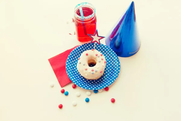 Pączek z soku i cukierki na dzień niepodległości — Zdjęcie stockowe