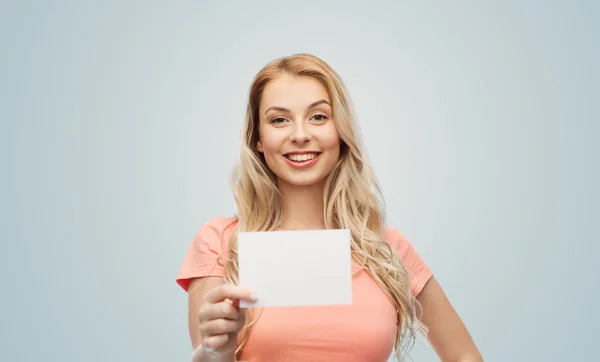 Gelukkige vrouw of tiener meisje met blanco wit papier — Stockfoto