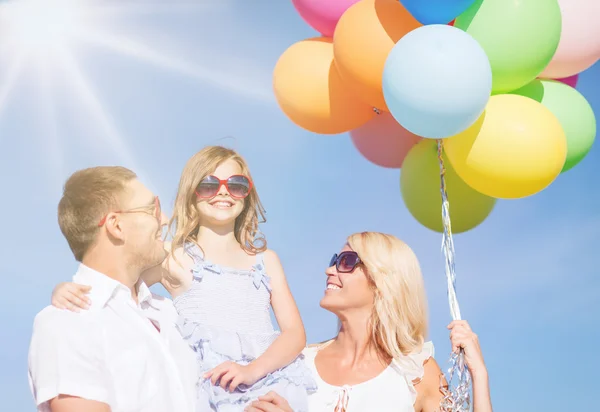 Rodziny z kolorowych balonów — Zdjęcie stockowe