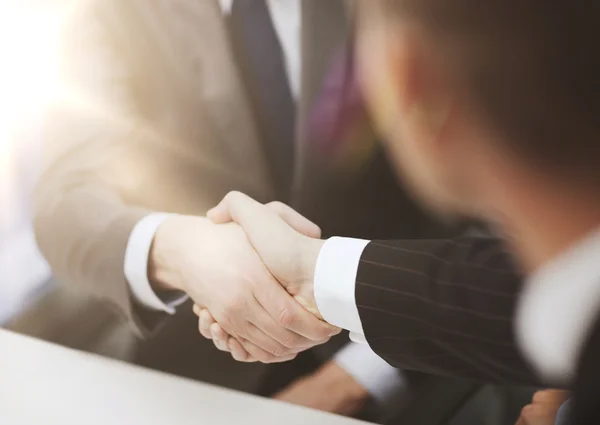 Two businessmen shaking hands in office — Stock Photo, Image