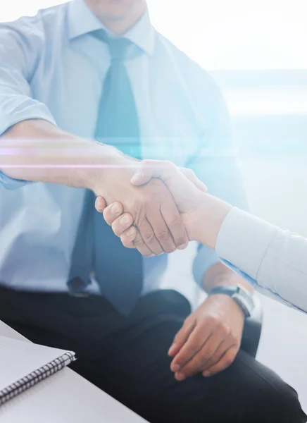 Businessmen shaking hands in office — Stock Photo, Image