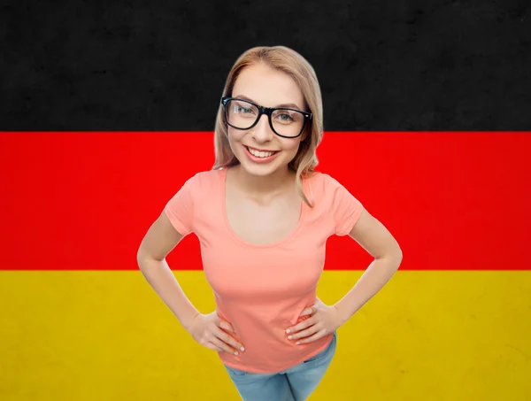 Jovem feliz ou menina adolescente em óculos — Fotografia de Stock