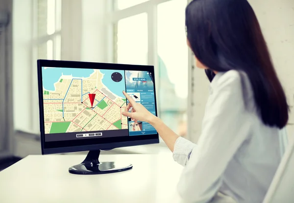 Close up of woman with navigator map on computer — Stock Photo, Image