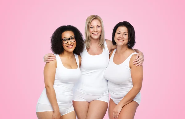 흰색 속옷에 크기 여자 플러스 행복의 그룹 — 스톡 사진