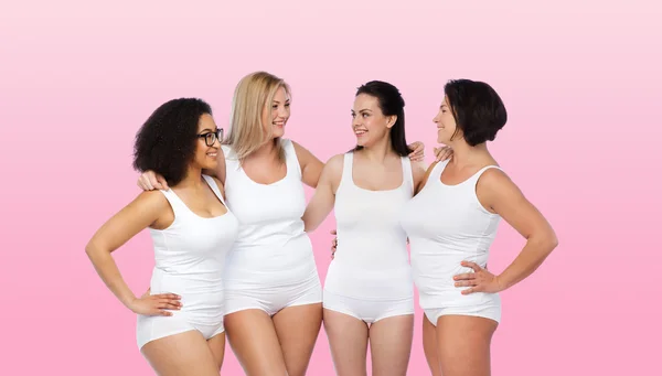 Grupo de mujeres felices diferentes en ropa interior blanca — Foto de Stock