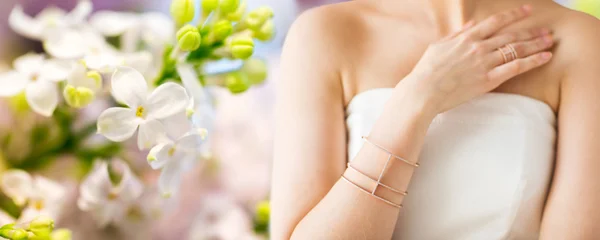 Close up of beautiful woman with ring and bracelet — Stock Photo, Image