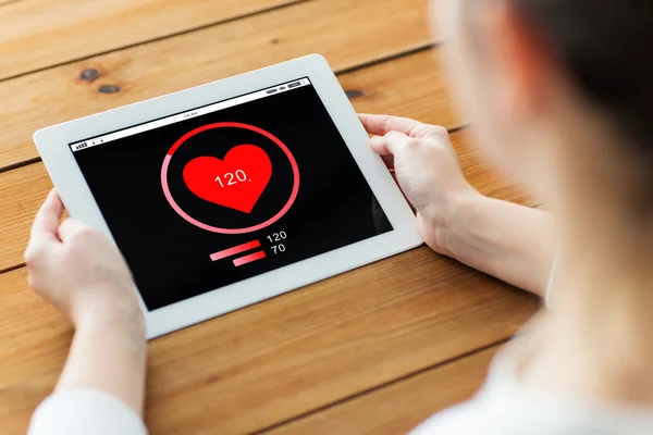 Close up of woman with tablet pc on wooden table — Stock Photo, Image