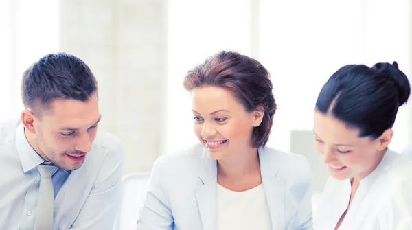 Business team discussing something in office — Stock Photo, Image