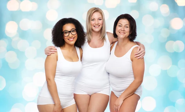 Grupp av glad plus size kvinnor i vita underkläder — Stockfoto