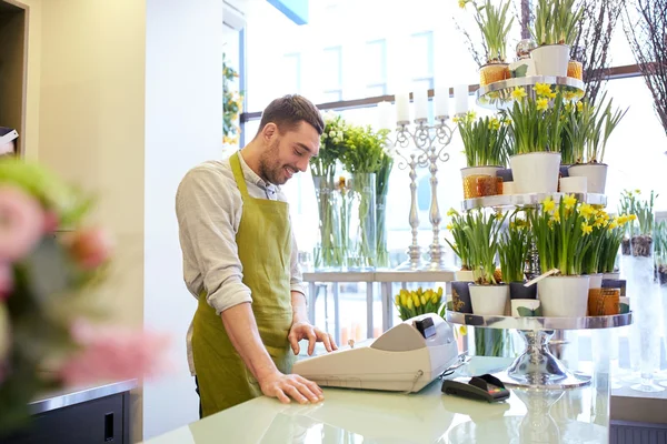 Florist man or seller at flower shop counter — Stock Photo, Image