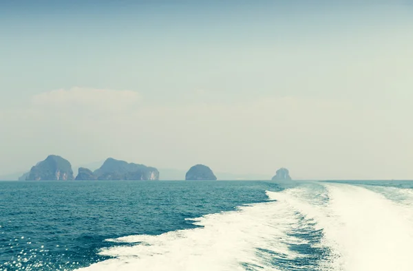 Vista mar a partir de bordo de barco à vela ou iate — Fotografia de Stock