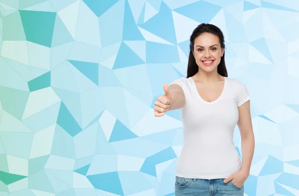 Feliz mujer en blanco camiseta mostrando pulgares hacia arriba — Foto de Stock