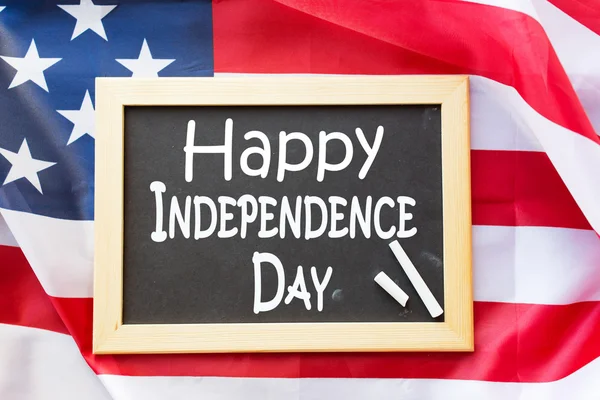 Pizarra y bandera americana en el día de la independencia — Foto de Stock