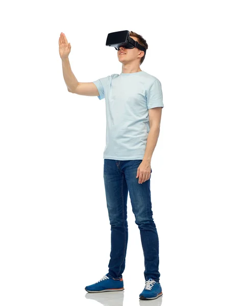 快乐的人，在虚拟现实耳机或 3d 眼镜 — 图库照片