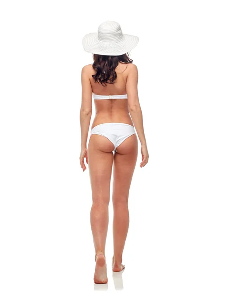 Fiatal nő fehér bikini fürdőruha hátulról — Stock Fotó