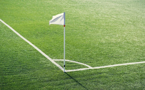 Detail rohu pole fotbalové s vlajkou značka — Stock fotografie