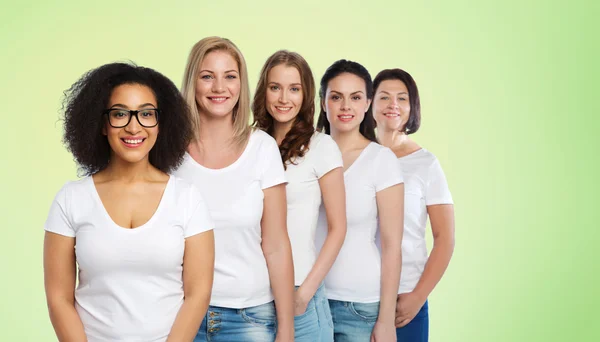 Groep blij verschillende vrouwen — Stockfoto