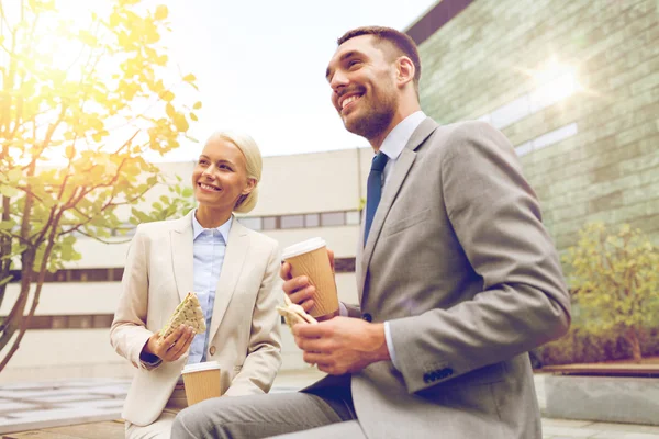 Smiling businesspeople with paper cups outdoors — Stock Photo, Image