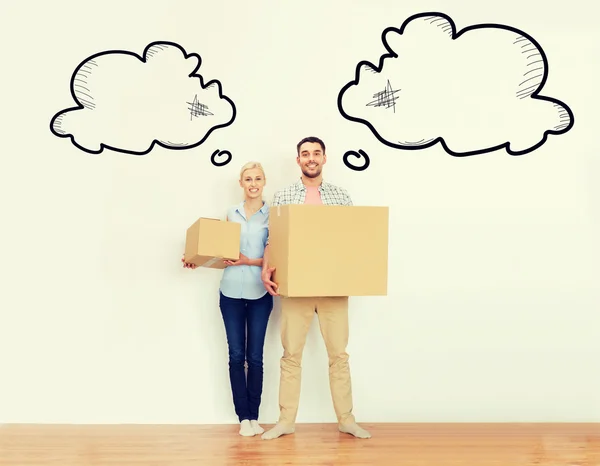 Couple with cardboard boxes moving to new home — Stock Photo, Image