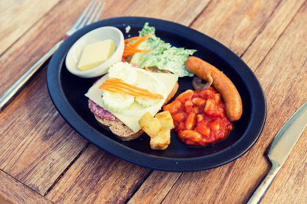 Plato de diferentes alimentos en la mesa —  Fotos de Stock