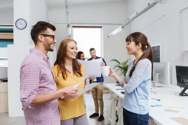 Kreativ gruppe på kaffepause – stockfoto