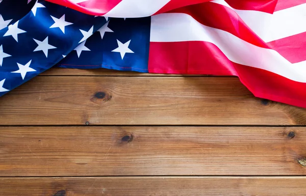 Close up van de Amerikaanse vlag op houten planken — Stockfoto