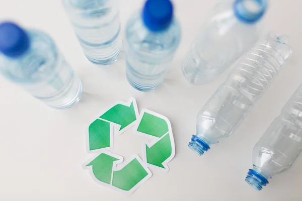 Plastic bottles and recycling symbol — Stock Photo, Image