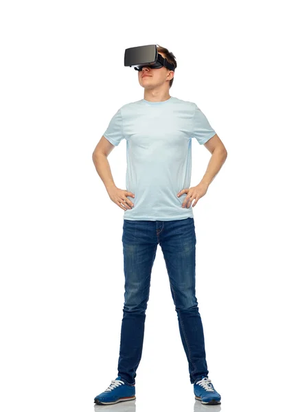 Gelukkig man in virtual reality headset — Stockfoto