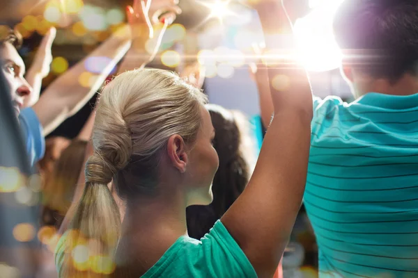 Happy people at concert in night club — Stock Photo, Image