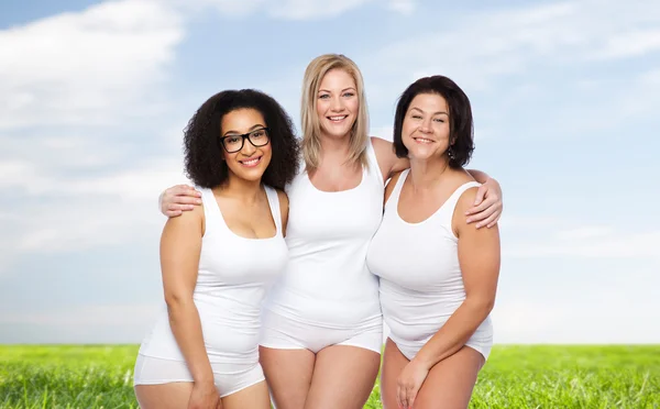 Grupp av glad plus size kvinnor — Stockfoto