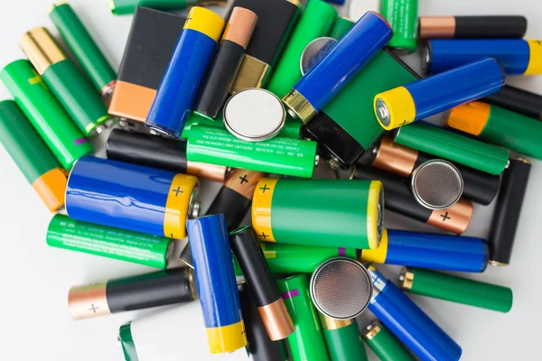 Primer plano de las baterías alcalinas —  Fotos de Stock