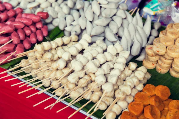 Diferentes aperitivos en el mercado callejero — Foto de Stock